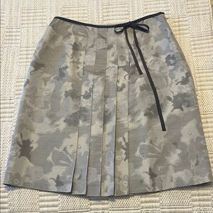 Ann Taylor Silver-Gray Pleated A-Line Skirt with Black Bow